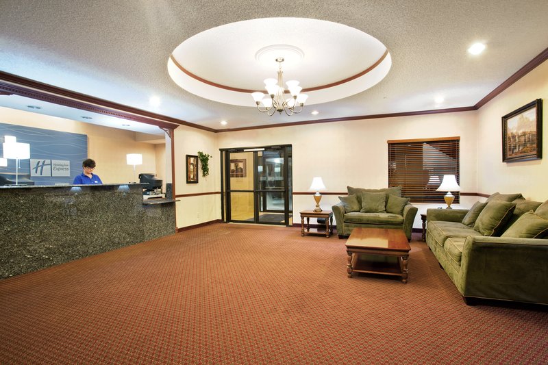 Holiday Inn Express & Suites SYCAMORE - Sycamore, IL