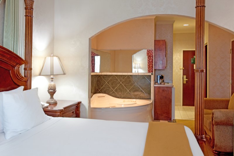Holiday Inn Express & Suites SUMTER - Seffner, FL