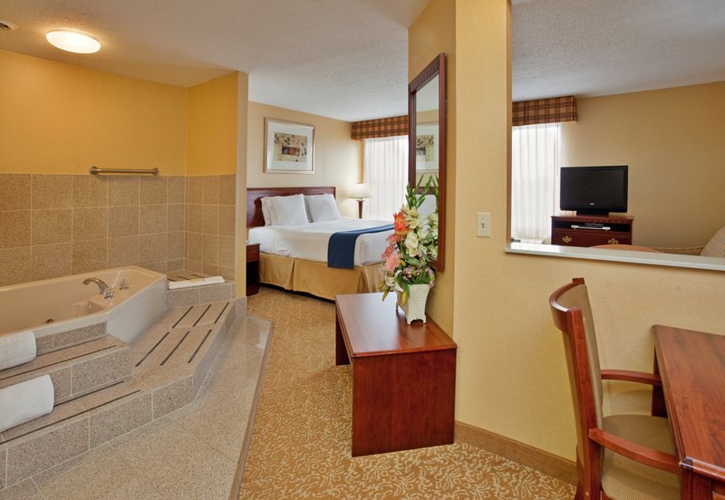 Holiday Inn Express-Fenton - Fenton, MO
