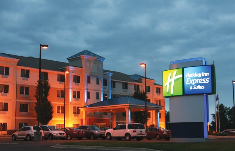 Holiday Inn Express & Suites ST. CLOUD - Sartell, MN