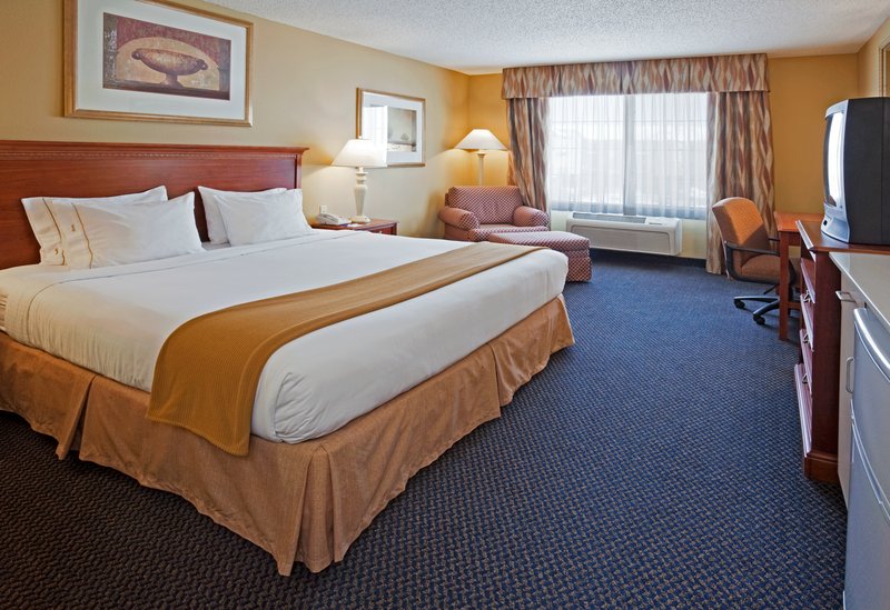 Holiday Inn Express & Suites ST. CLOUD - Sartell, MN