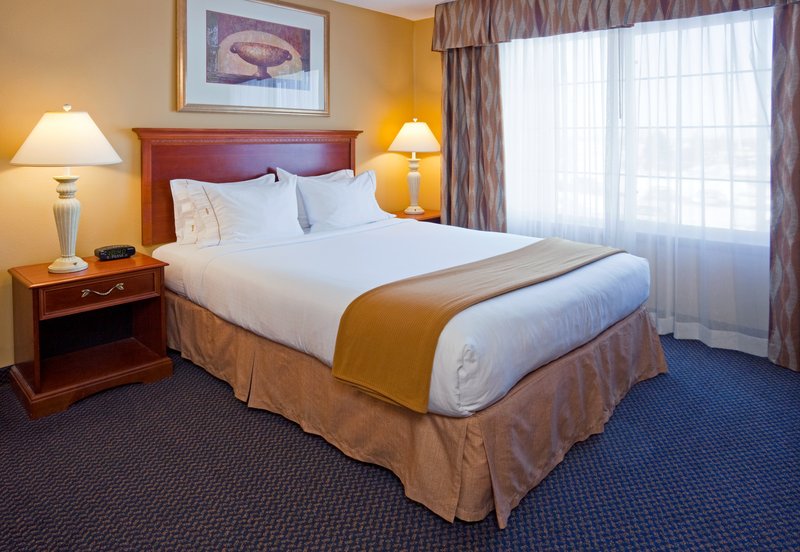 Holiday Inn Express & Suites ST. CLOUD - Sartell, MN