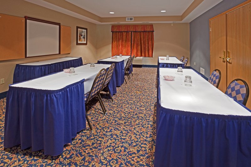 Holiday Inn Express & Suites ST. CLOUD - Sartell, MN