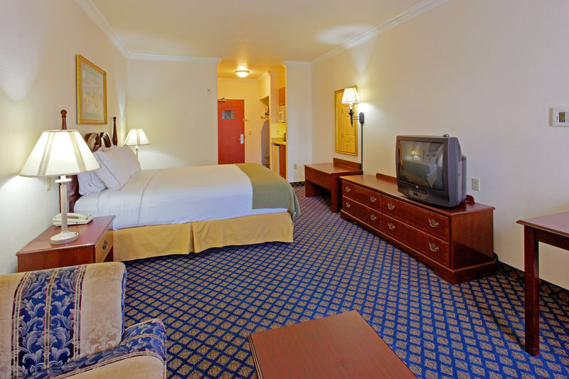 Holiday Inn Express SPRINGFIELD - Springfield, VT