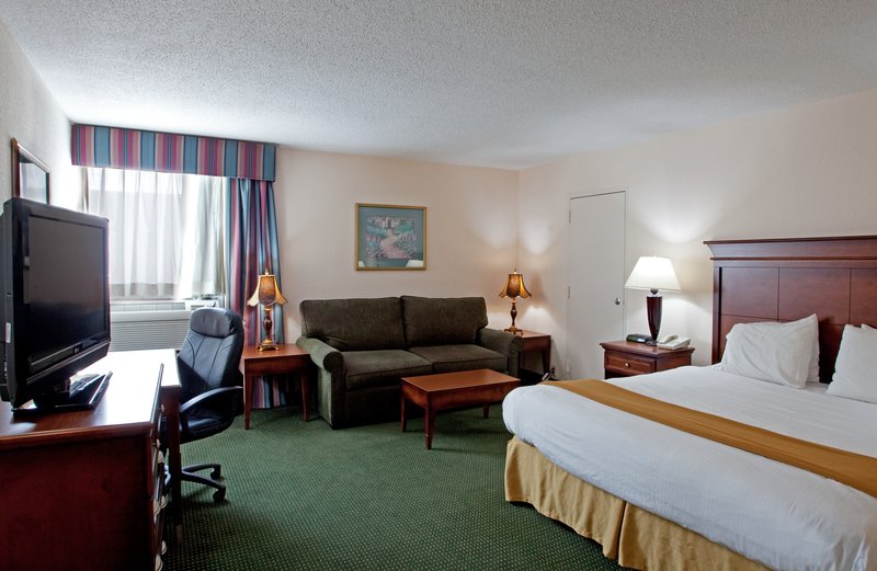 Holiday Inn Express CHARLESTON-SUMMERVILLE - Pineville, SC