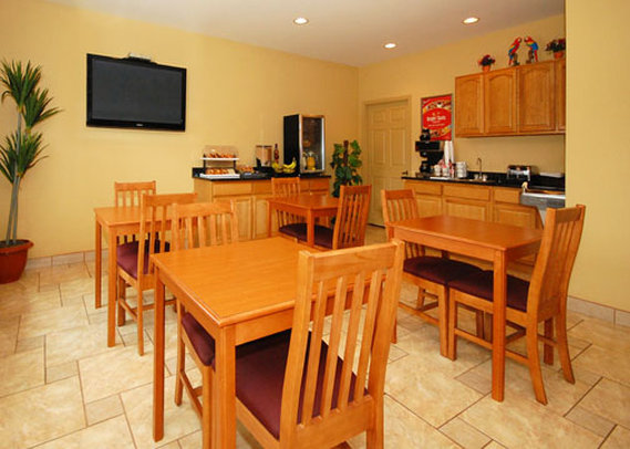 Econo Lodge Inn & Suites - Rockmart, GA