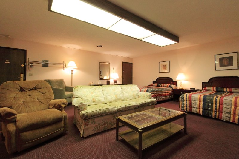 Americas Best Value Inn - Escanaba, MI