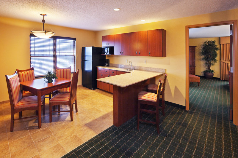Holiday Inn Express & Suites Springfield - Springfield, MO