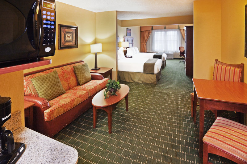 Holiday Inn Express & Suites Springfield - Springfield, MO