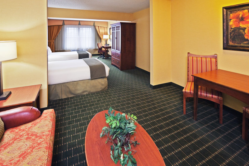 Holiday Inn Express & Suites Springfield - Springfield, MO