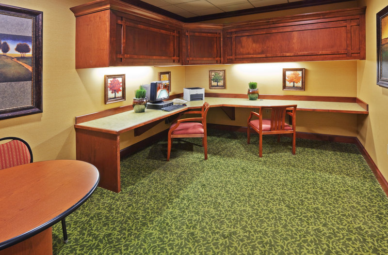 Holiday Inn Express & Suites Springfield - Springfield, MO
