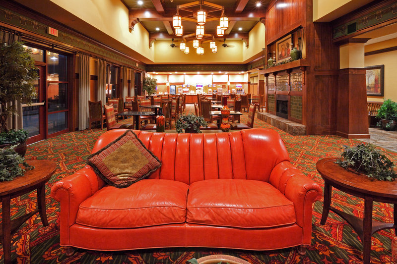 Holiday Inn Express & Suites Springfield - Springfield, MO