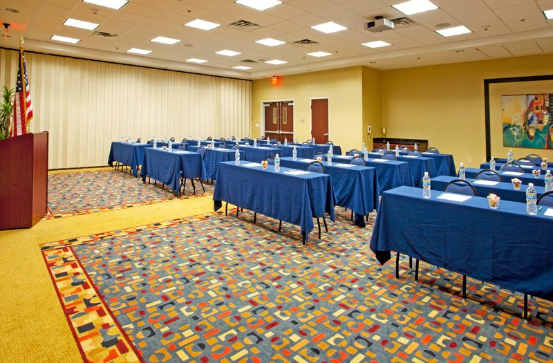 Holiday Inn Hotel & Suites STOCKBRIDGE/ATLANTA I-75 - Stockbridge, GA
