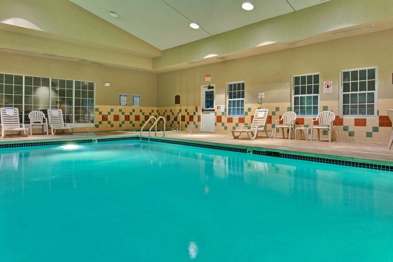 Holiday Inn Express & Suites ROSEVILLE - Harper Woods, MI