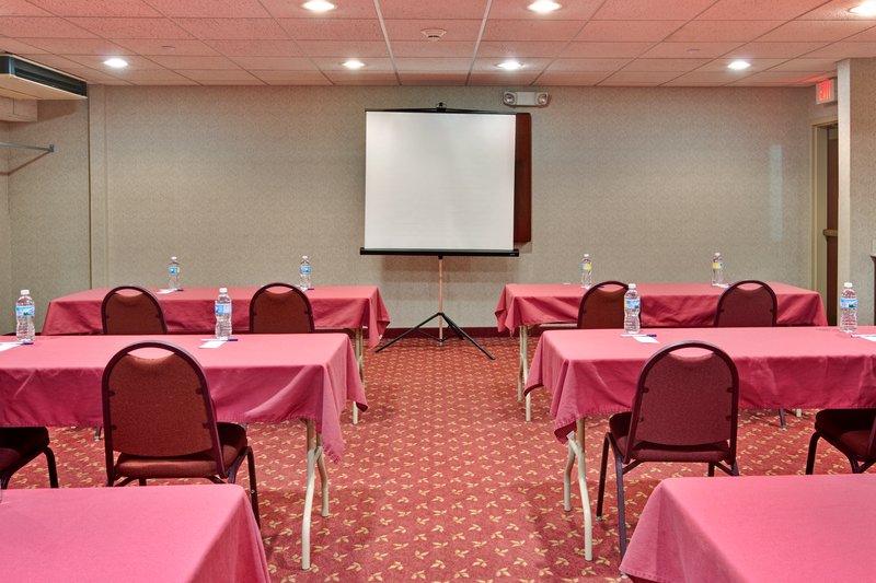 Holiday Inn Express & Suites ROSEVILLE - Harper Woods, MI