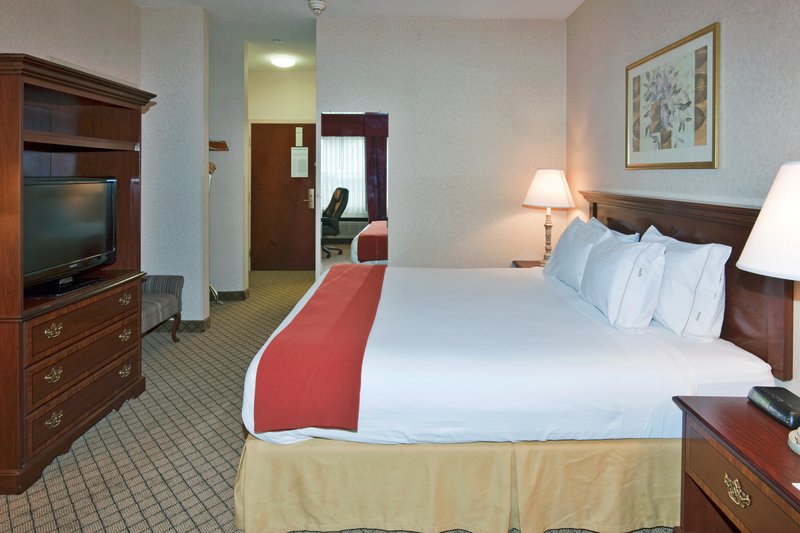 Holiday Inn Express & Suites ROSEVILLE - Harper Woods, MI