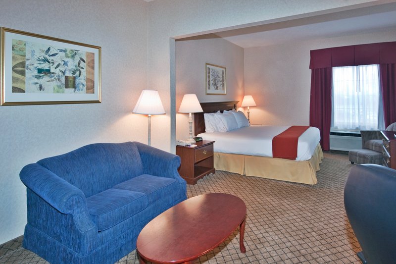 Holiday Inn Express & Suites ROSEVILLE - Harper Woods, MI