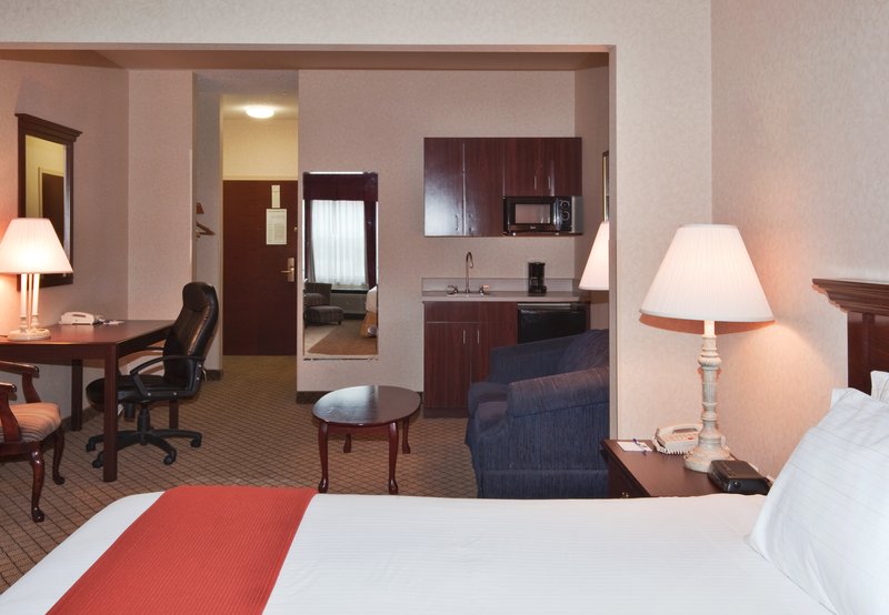 Holiday Inn Express & Suites ROSEVILLE - Harper Woods, MI