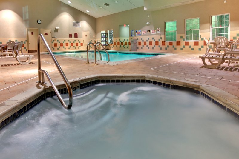 Holiday Inn Express & Suites ROSEVILLE - Harper Woods, MI