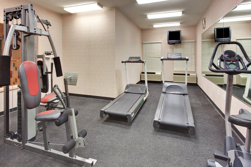Holiday Inn Express & Suites ROSEVILLE - Harper Woods, MI