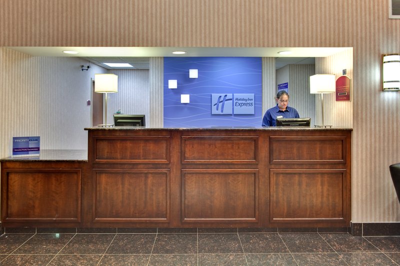 Holiday Inn Express & Suites ROSEVILLE - Harper Woods, MI