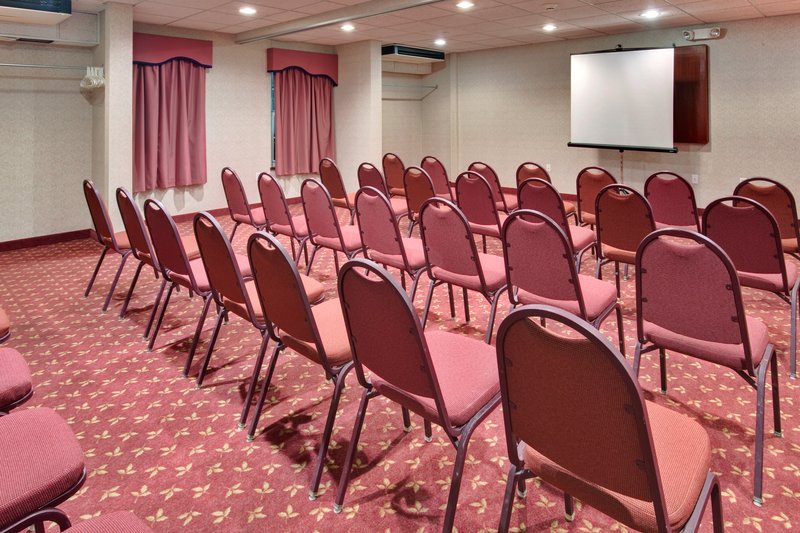 Holiday Inn Express & Suites ROSEVILLE - Harper Woods, MI