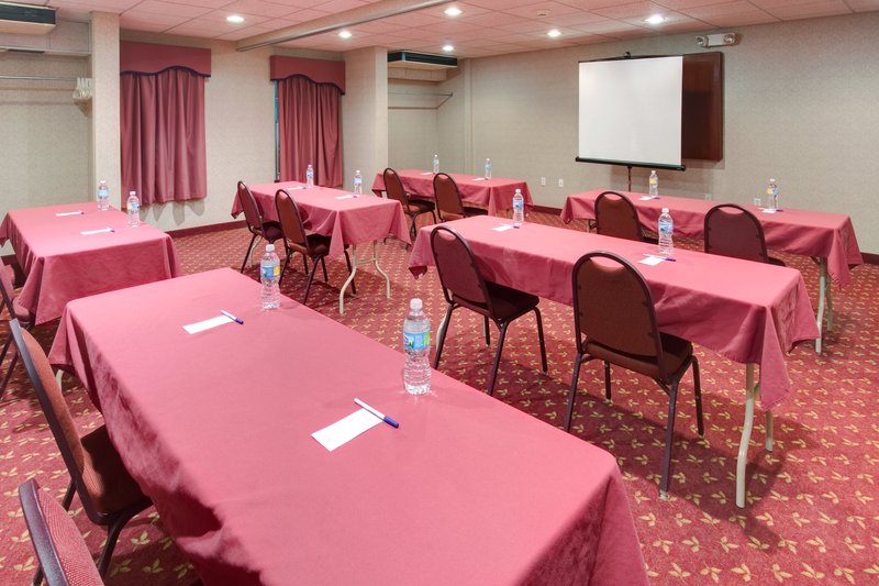 Holiday Inn Express & Suites ROSEVILLE - Harper Woods, MI