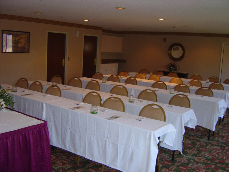 Holiday Inn Express & Suites REIDSVILLE - Reidsville, NC