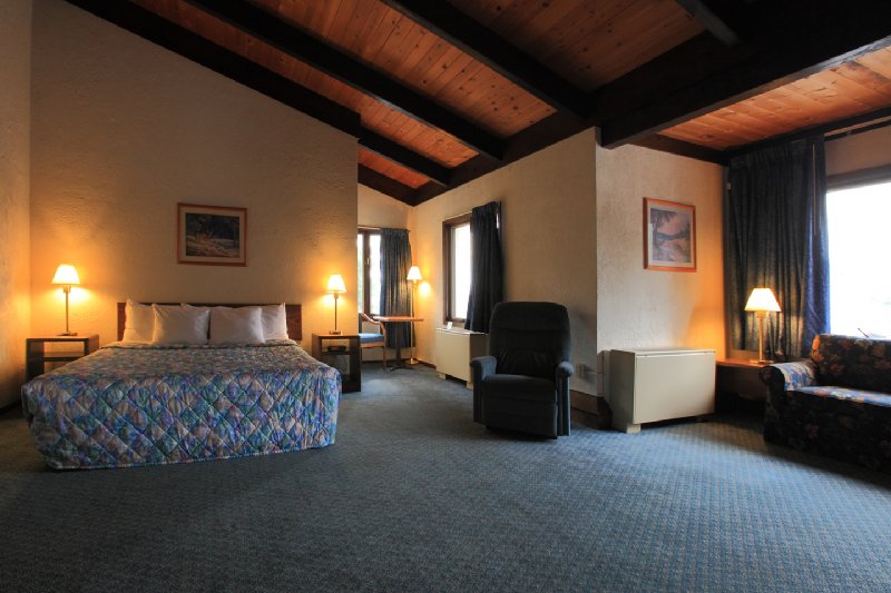 Americas Best Value Inn - Hinckley, MN