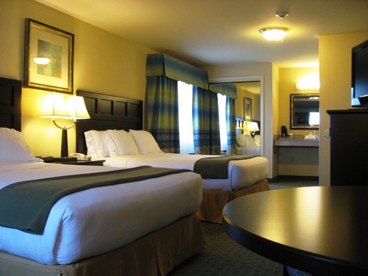 Holiday Inn Express FORT BRAGG - Willits, CA