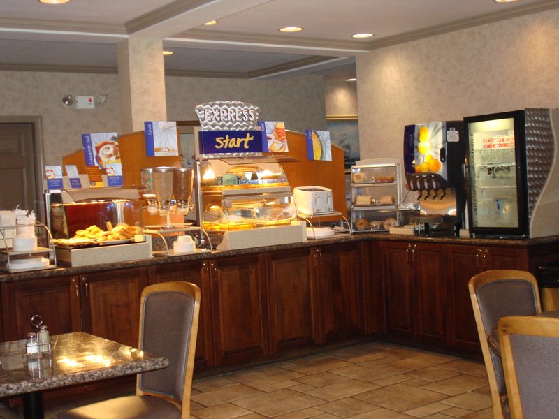 Holiday Inn Express FORT BRAGG - Willits, CA