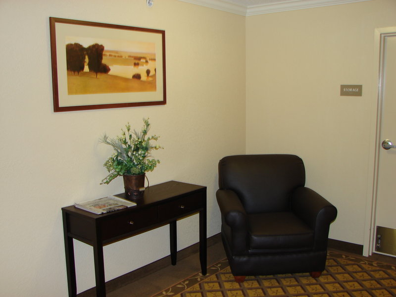 Candlewood Suites TOPEKA - Topeka, KS