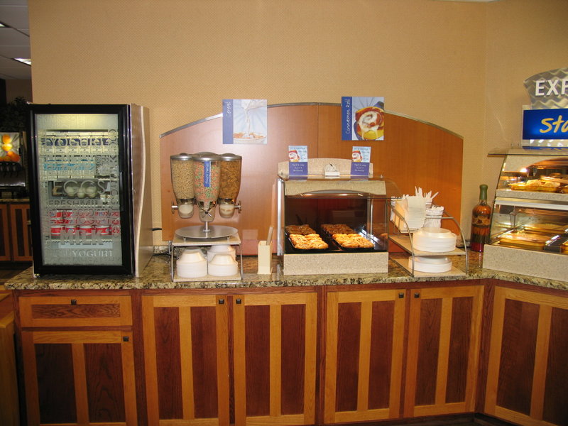 Holiday Inn Express Forsyth - Forsyth, GA