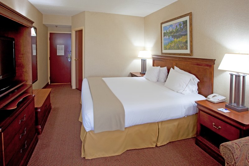 Holiday Inn Express Forsyth - Forsyth, GA