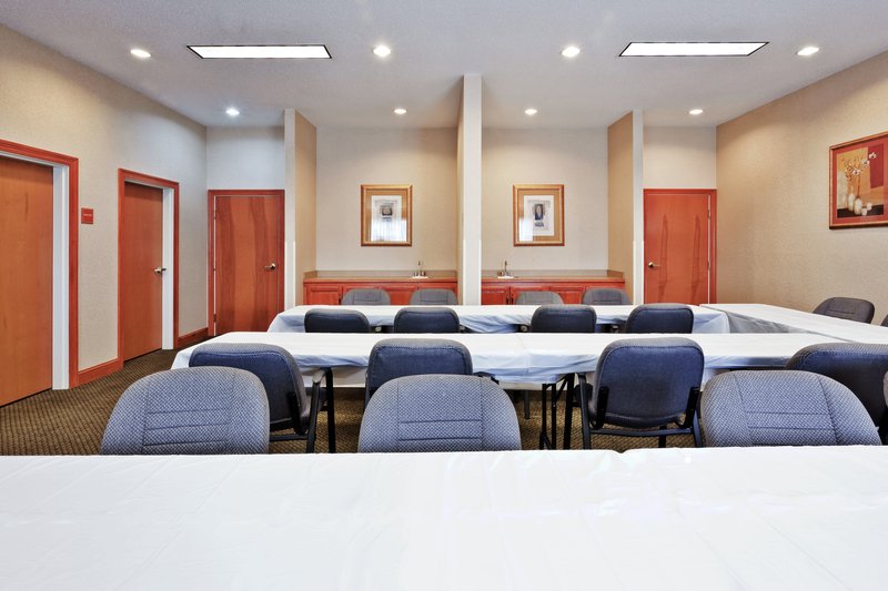 Holiday Inn Express & Suites FOREST - Pulaski, MS