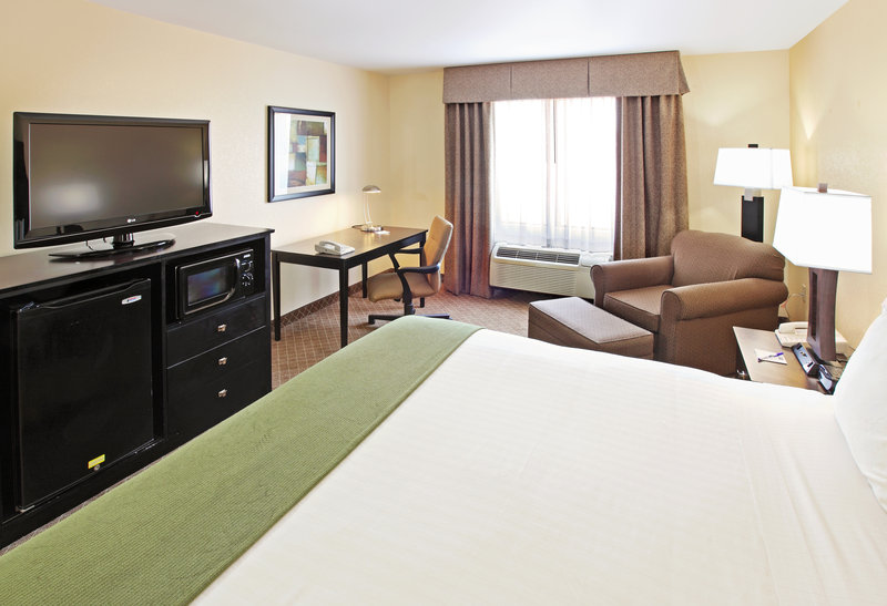 Holiday Inn Express Hotel & Suites PINE BLUFF - Pine Bluff, AR