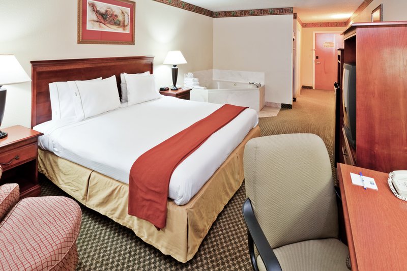 Holiday Inn Express & Suites FOREST - Pulaski, MS