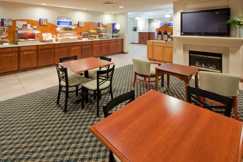 Holiday Inn Express MARTINSBURG-NORTH - Falling Waters, WV