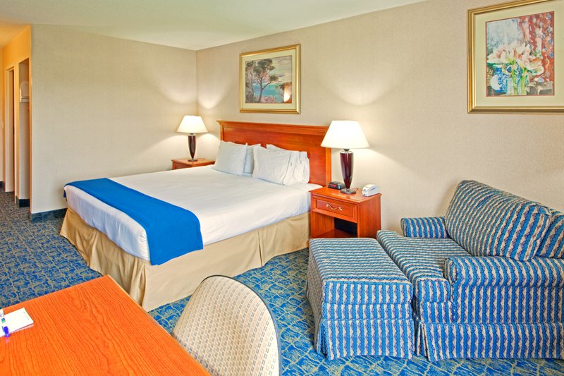 Holiday Inn Express MARTINSBURG-NORTH - Falling Waters, WV