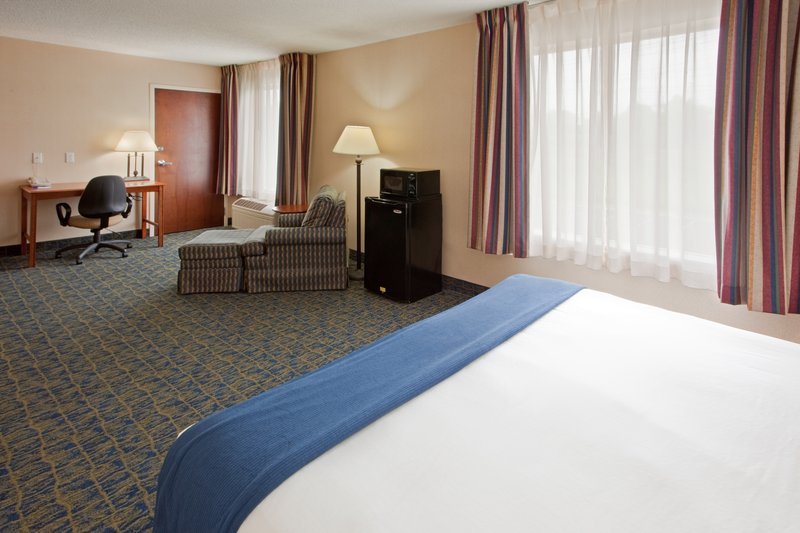 Holiday Inn Express MARTINSBURG-NORTH - Falling Waters, WV