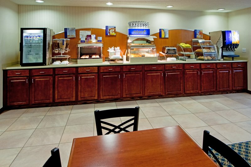 Holiday Inn Express MARTINSBURG-NORTH - Falling Waters, WV