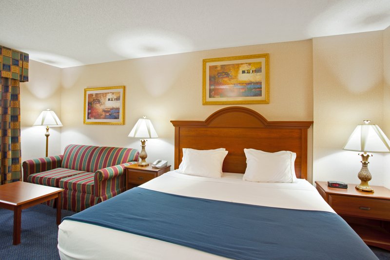 Baymont Inn & Suites Galesburg - Galesburg, IL