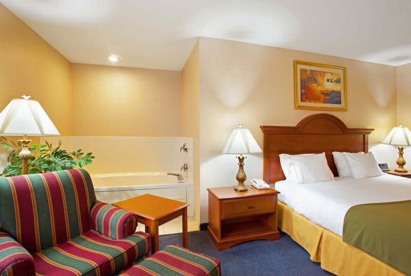 Baymont Inn & Suites Galesburg - Galesburg, IL