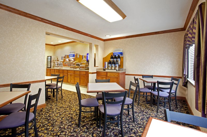 Baymont Inn & Suites Galesburg - Galesburg, IL