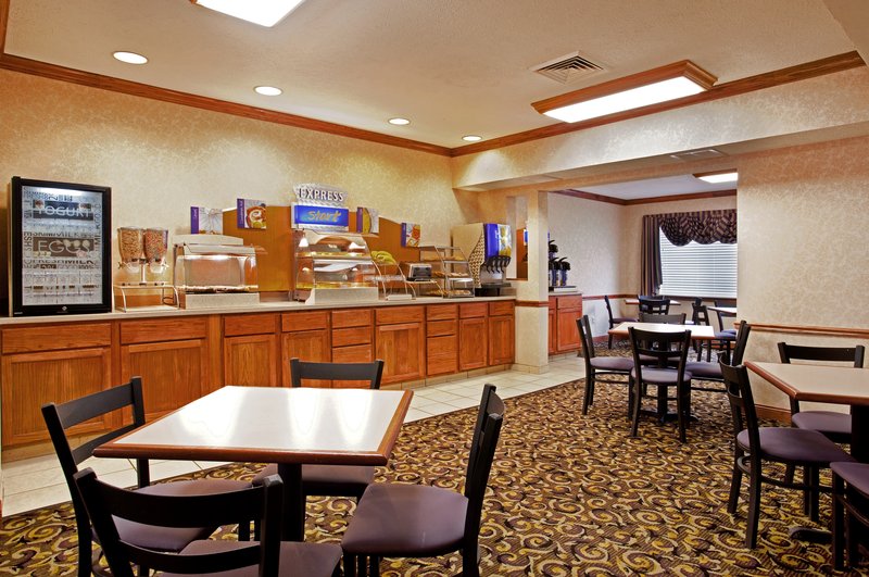 Baymont Inn & Suites Galesburg - Galesburg, IL