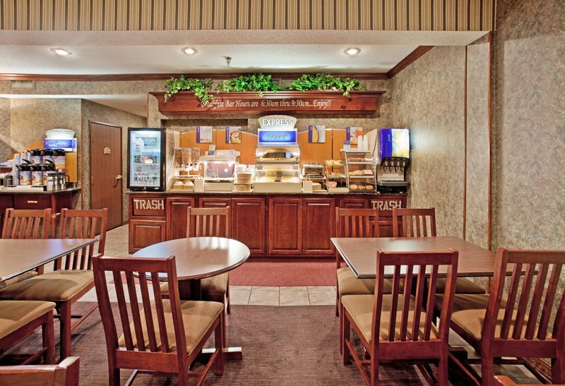 Holiday Inn Express OSAGE BCH - LAKE OF THE OZARKS - Oshkosh, WI