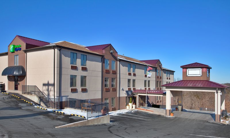 Holiday Inn Express OSAGE BCH - LAKE OF THE OZARKS - Oshkosh, WI