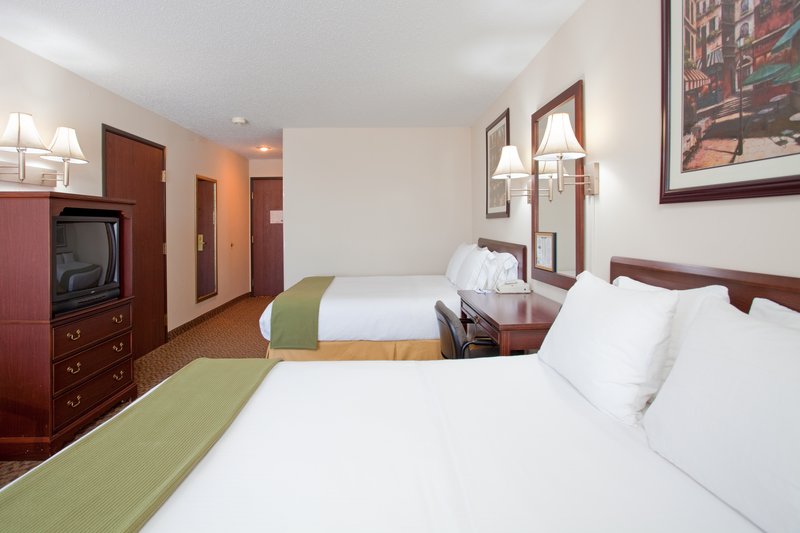 Holiday Inn Express OSAGE BCH - LAKE OF THE OZARKS - Oshkosh, WI