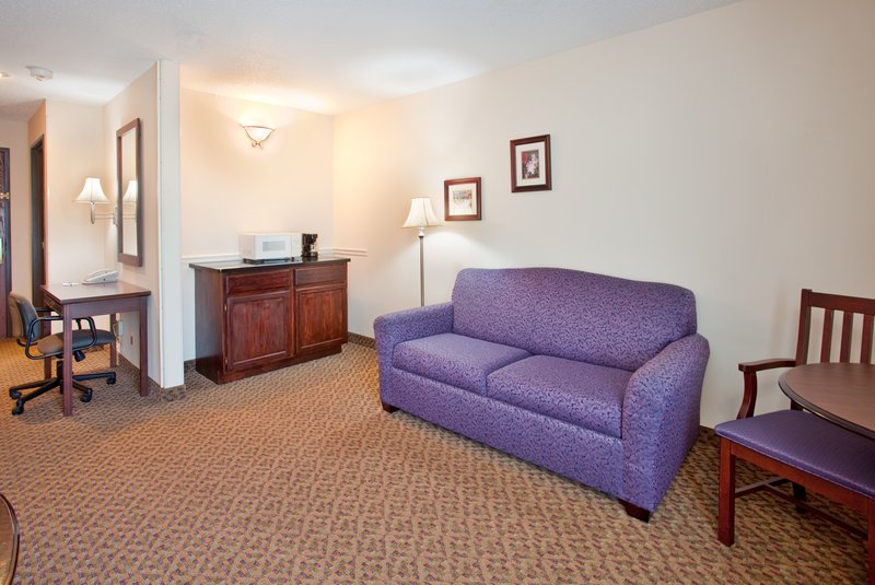 Holiday Inn Express OSAGE BCH - LAKE OF THE OZARKS - Oshkosh, WI