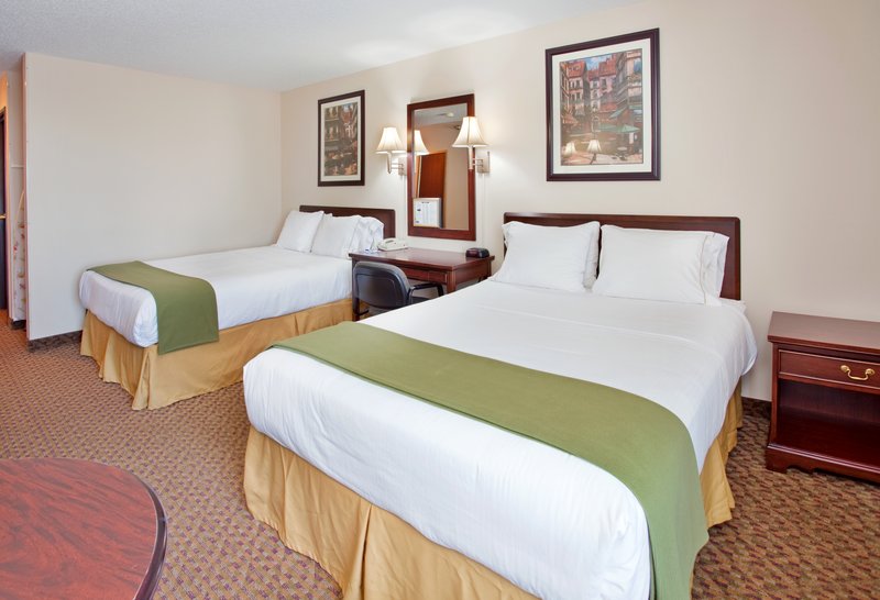 Holiday Inn Express OSAGE BCH - LAKE OF THE OZARKS - Oshkosh, WI